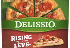 DELISSIO Rising Crust Pizza 3 Viandes, 834 grammes.